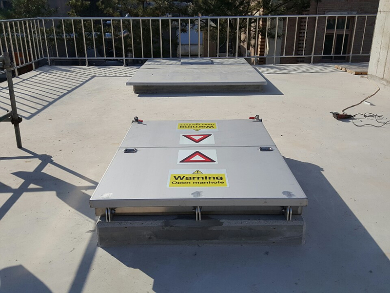 safe manhole 2door04.jpg